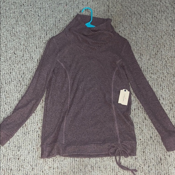 Long Sleeve turtle neck - Picture 1 of 3